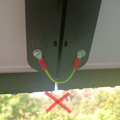 ici, 2 erreurs : diametre de fil trop faible (2,5mm²) et pont de terre