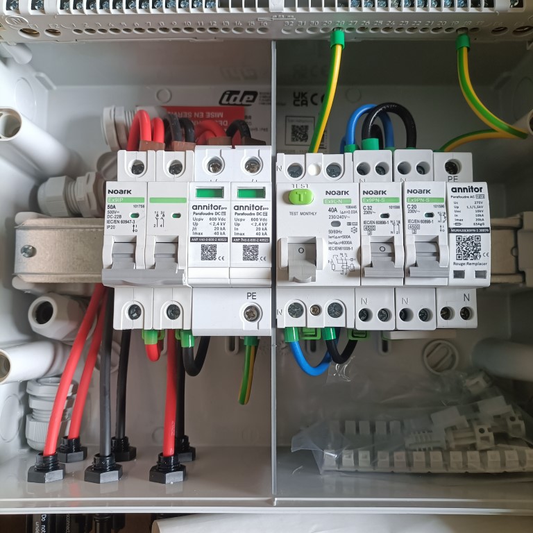 Boîtier de protection AC-DC